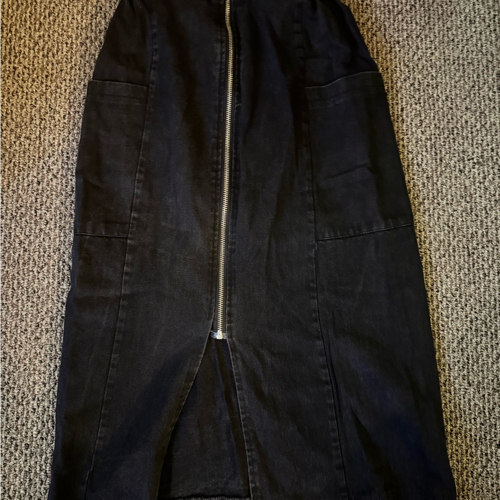 Japanese Women’s Black Midi Denim Skirt with Front Zipper